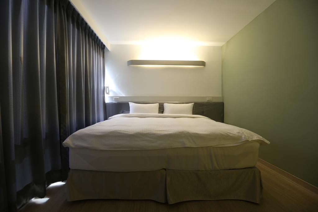Central Hotel Taoyuan Room photo
